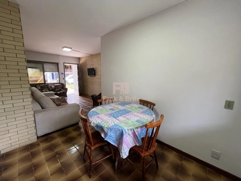 Espaçosa Casa de Temporada com 6 Dormitórios - 1 Quadra da Praia: 8ª foto da galeria de imagens do imóvel