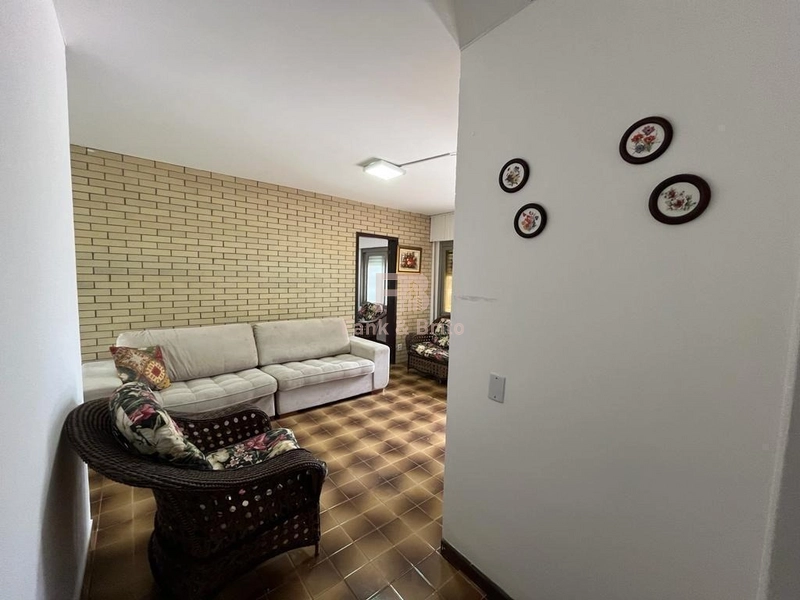 Espaçosa Casa de Temporada com 6 Dormitórios - 1 Quadra da Praia: 4ª foto da galeria de imagens do imóvel