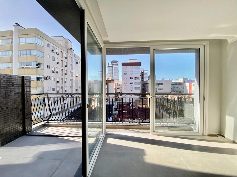 APARTAMENTO AO LADO DA PRAÇA FLAVIO BOIANOVSKI, DUAS QUADRAS DO MAR!: 1ª foto da galeria de imagens do imóvel