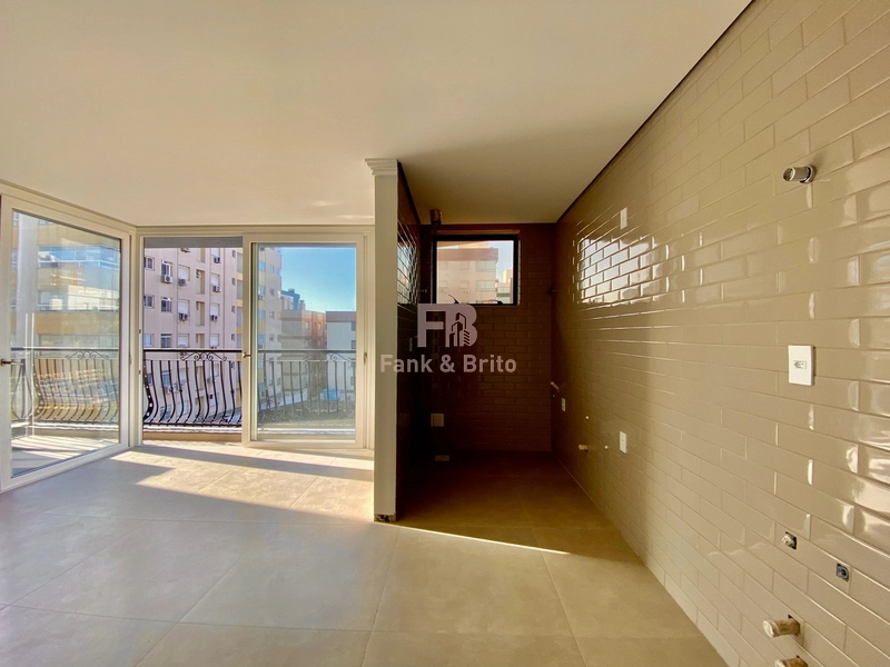 APARTAMENTO AO LADO DA PRAÇA FLAVIO BOIANOVSKI, DUAS QUADRAS DO MAR!: 3ª foto da galeria de imagens do imóvel