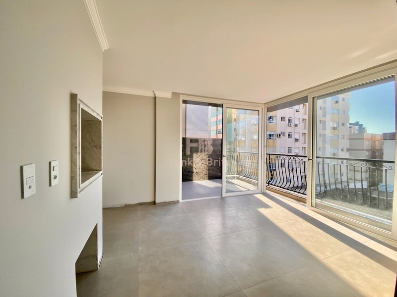 APARTAMENTO AO LADO DA PRAÇA FLAVIO BOIANOVSKI, DUAS QUADRAS DO MAR!: 2ª foto da galeria de imagens do imóvel