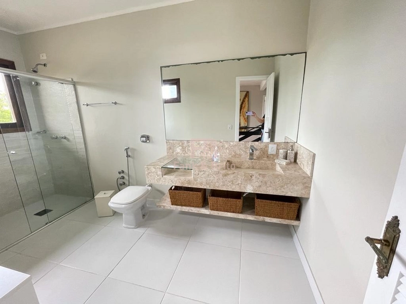 Belo Sobrado com 5 Dormitórios e Piscina: 24ª foto da galeria de imagens do imóvel