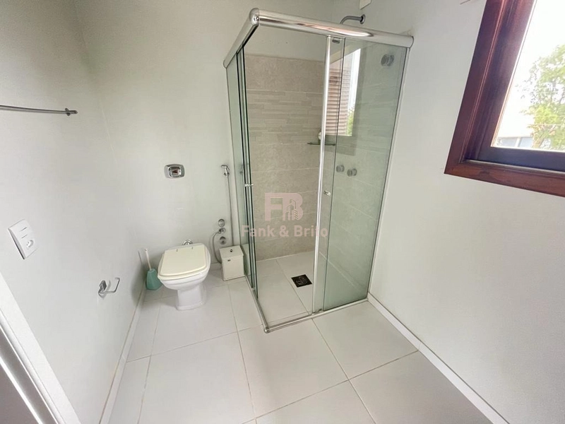 Belo Sobrado com 5 Dormitórios e Piscina: 28ª foto da galeria de imagens do imóvel