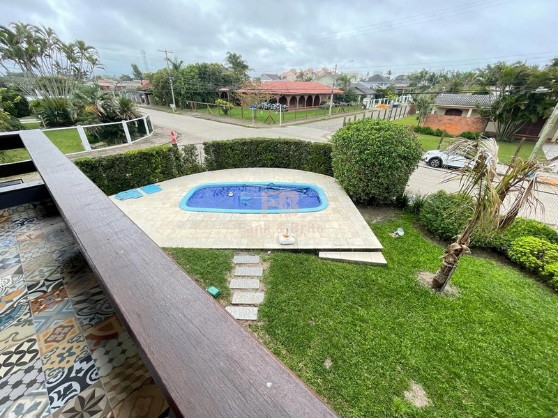 Belo Sobrado com 5 Dormitórios e Piscina: 30ª foto da galeria de imagens do imóvel