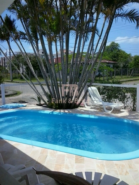 Casa de Temporada com 4 Dormitórios e Piscina: 2ª foto da galeria de imagens do imóvel