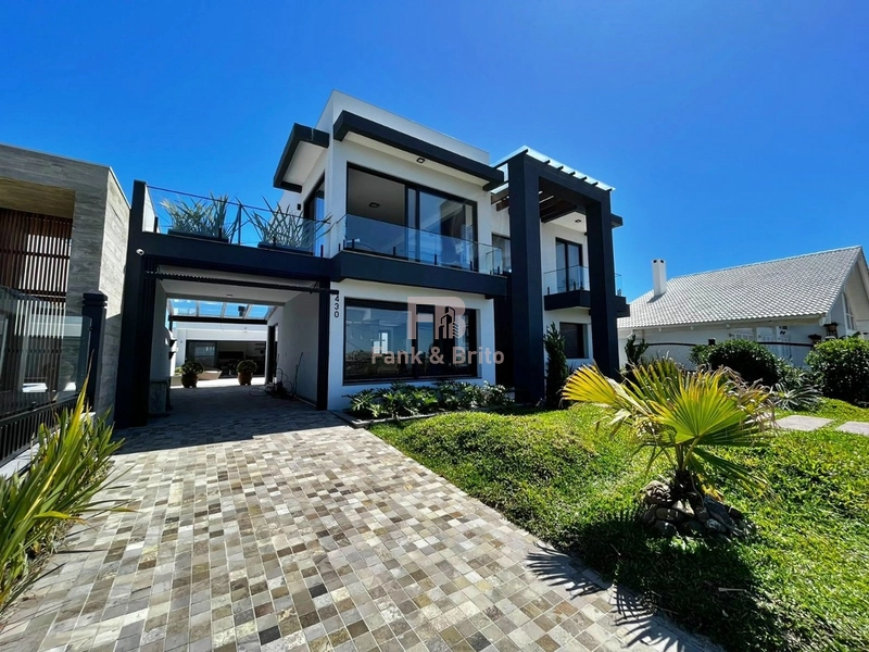 Belíssima Casa Beira-Mar com 4 Suítes: 1ª foto da galeria de imagens do imóvel