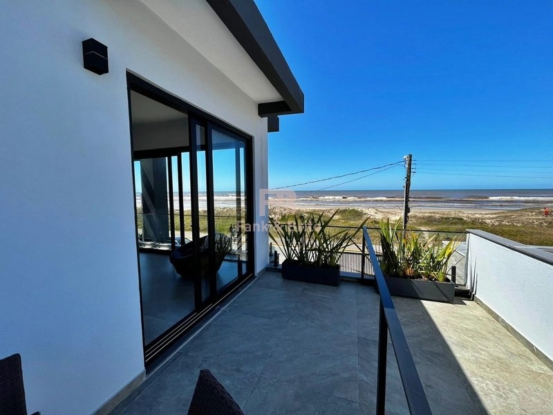 Belíssima Casa Beira-Mar com 4 Suítes: 14ª foto da galeria de imagens do imóvel