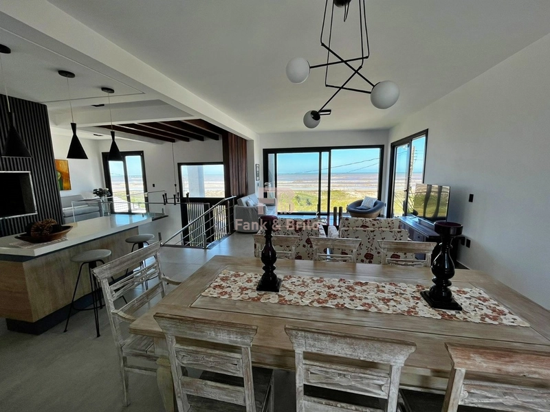 Belíssima Casa Beira-Mar com 4 Suítes: 7ª foto da galeria de imagens do imóvel