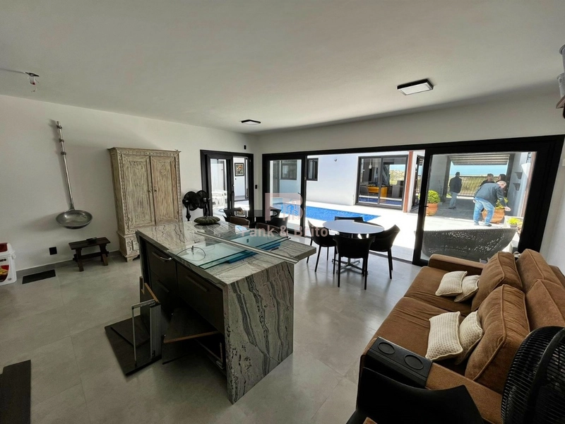 Belíssima Casa Beira-Mar com 4 Suítes: 4ª foto da galeria de imagens do imóvel