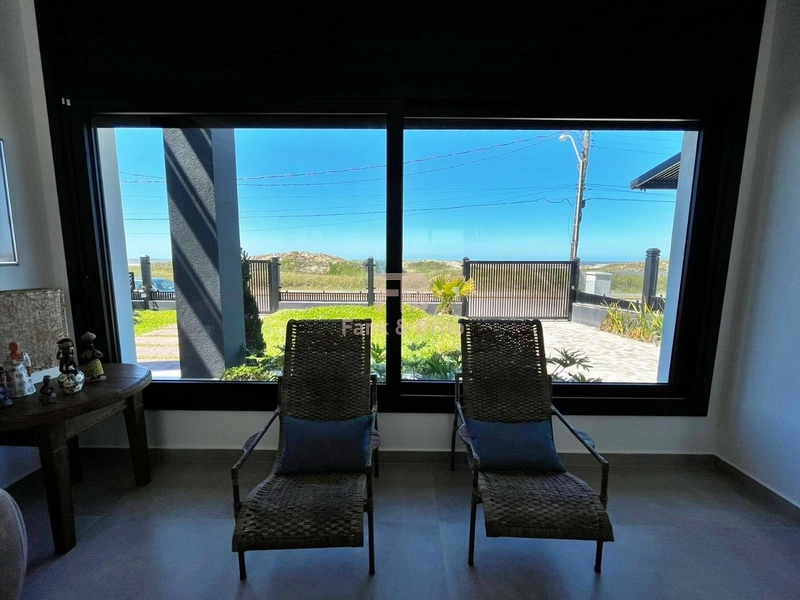 Belíssima Casa Beira-Mar com 4 Suítes: 13ª foto da galeria de imagens do imóvel