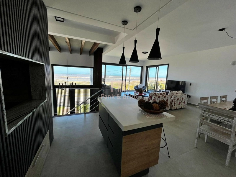 Belíssima Casa Beira-Mar com 4 Suítes: 5ª foto da galeria de imagens do imóvel