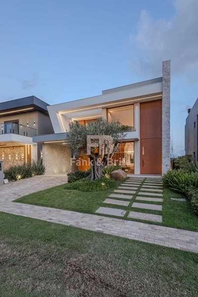 Luxuosa Casa em Condomínio de Alto Padrão: 2ª foto da galeria de imagens do imóvel
