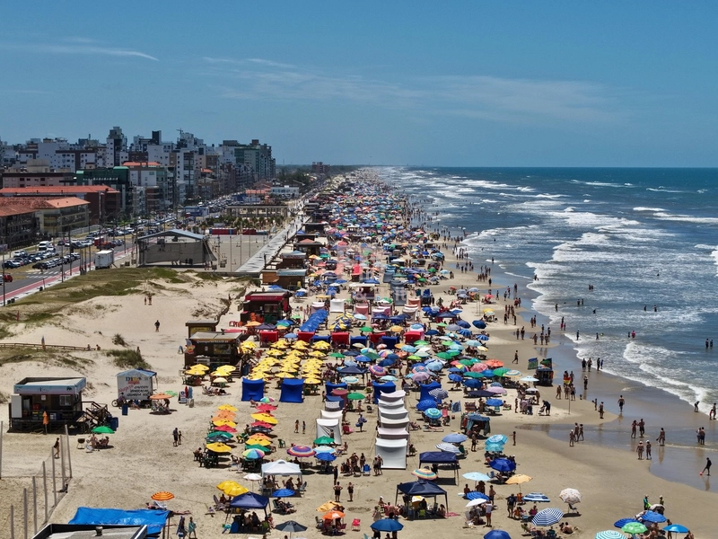 SACADA DE FRENTE PARA AVENIDA.: 16ª foto da galeria de imagens do imóvel
