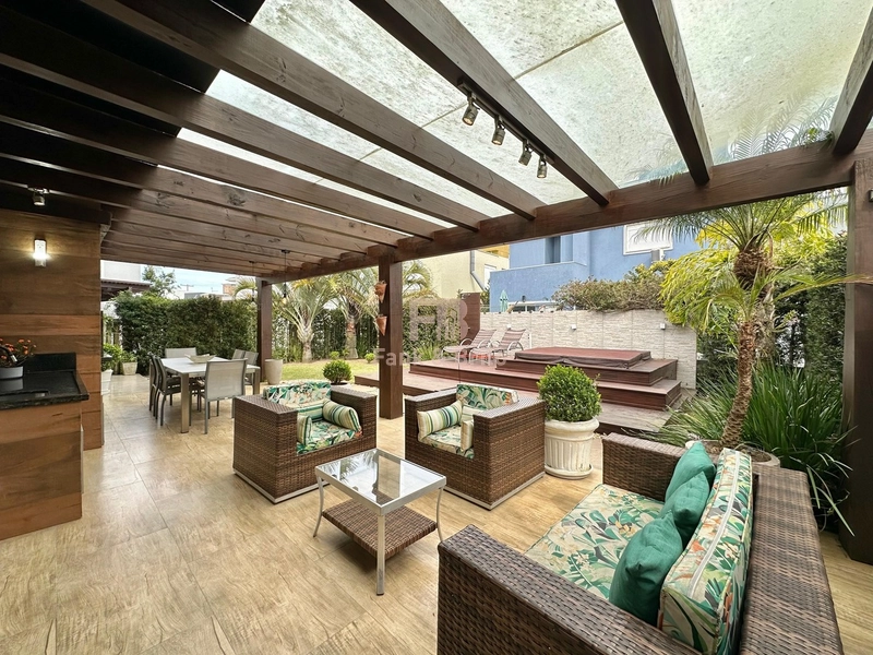 Casa em Condomínio Fechado – 4 Dormitórios e 3 Suítes: 1ª foto da galeria de imagens do imóvel