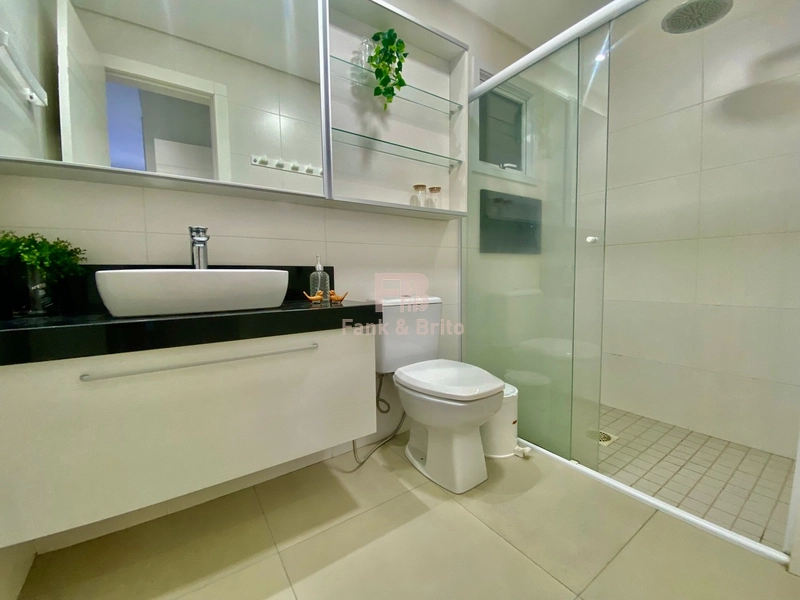 VENDE APARTAMENTO MOBILIADO E DECORADO NO BAIRRO NAVEGANTES EM CAPÃO: 3ª foto da galeria de imagens do imóvel