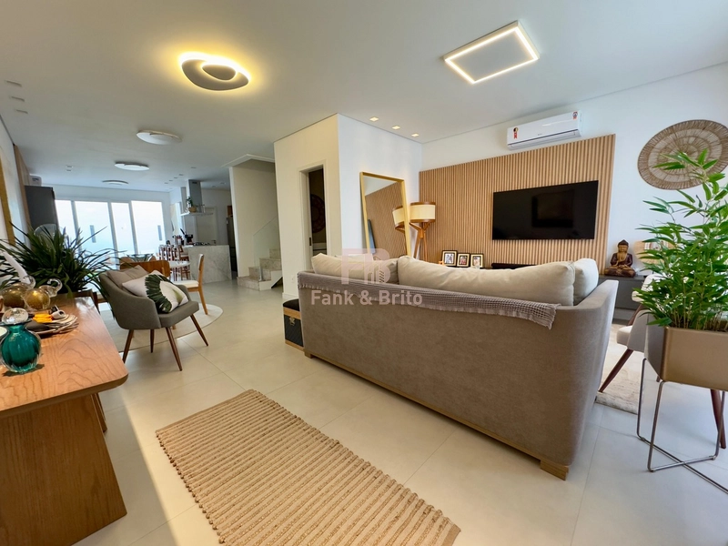 SOBRADO EM CONDOMÍNIO, MOBILIADO E DECORADO!: 1ª foto da galeria de imagens do imóvel