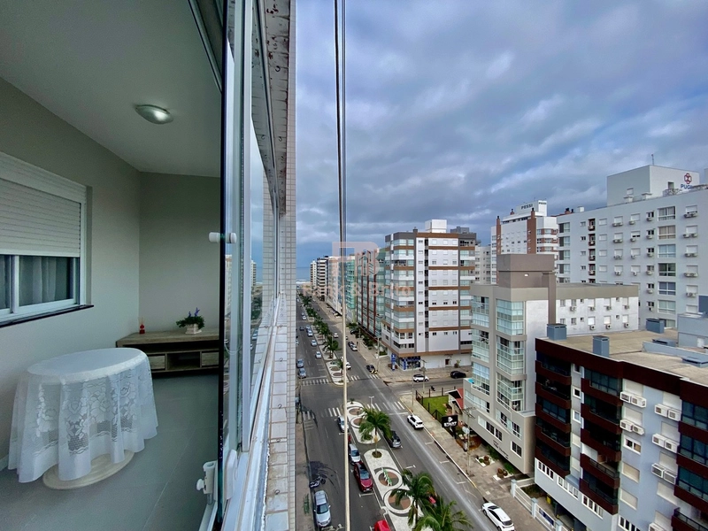SACADA DE FRENTE PARA AVENIDA COM VISTA DE CINEMA.: 6ª foto da galeria de imagens do imóvel