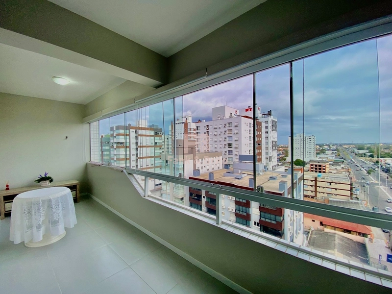 SACADA DE FRENTE PARA AVENIDA COM VISTA DE CINEMA.: 2ª foto da galeria de imagens do imóvel