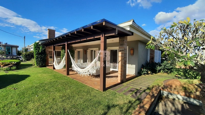 Casa térrea a venda de esquina no Condomínio Atlântico Villas Club.: 2ª foto da galeria de imagens do imóvel