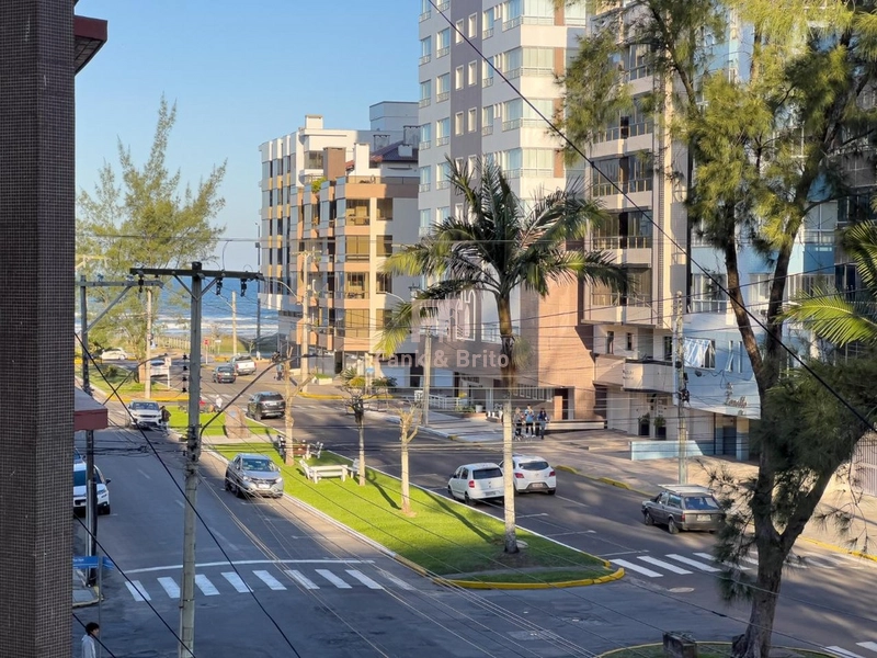 SACADA DE FRENTE PARA AVENIDA.: 2ª foto da galeria de imagens do imóvel