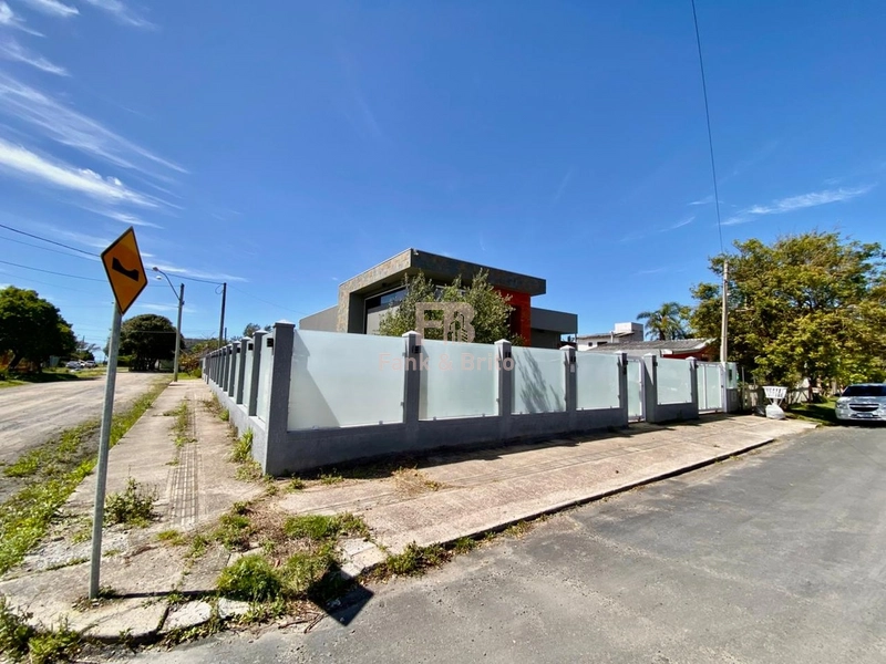 CASA DE ESQUINA COM 3 DORMITÓRIOS, PRÓXIMO AO MAR!: 45ª foto da galeria de imagens do imóvel