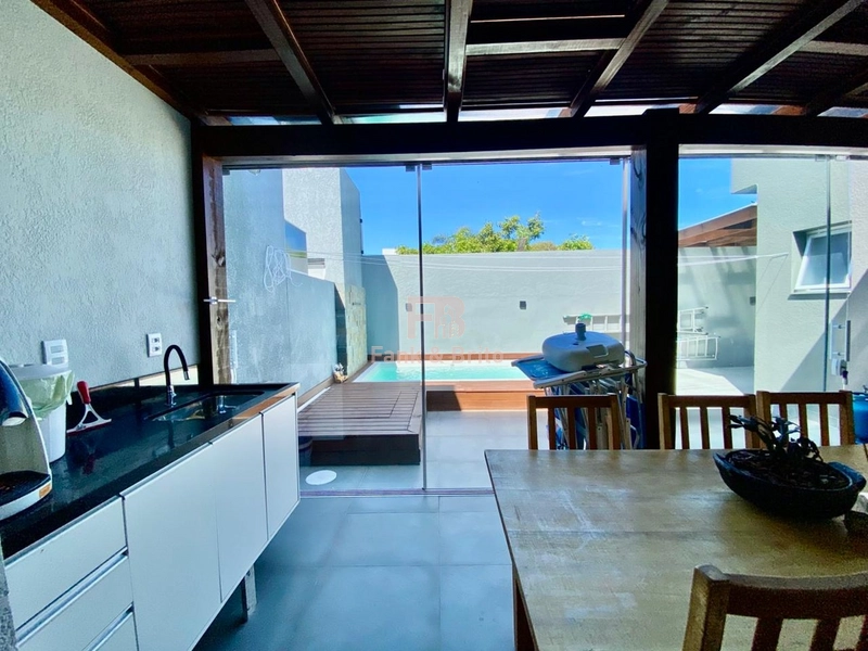 CASA DE ESQUINA COM 3 DORMITÓRIOS, PRÓXIMO AO MAR!: 27ª foto da galeria de imagens do imóvel