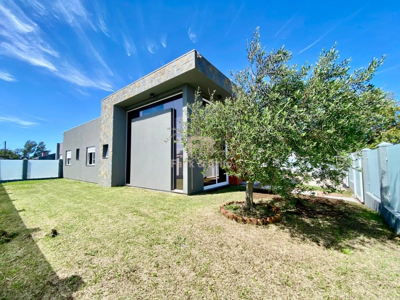 CASA DE ESQUINA COM 3 DORMITÓRIOS, PRÓXIMO AO MAR!: 40ª foto da galeria de imagens do imóvel