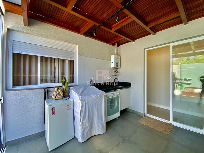 CASA DE ESQUINA COM 3 DORMITÓRIOS, PRÓXIMO AO MAR!: 31ª foto da galeria de imagens do imóvel