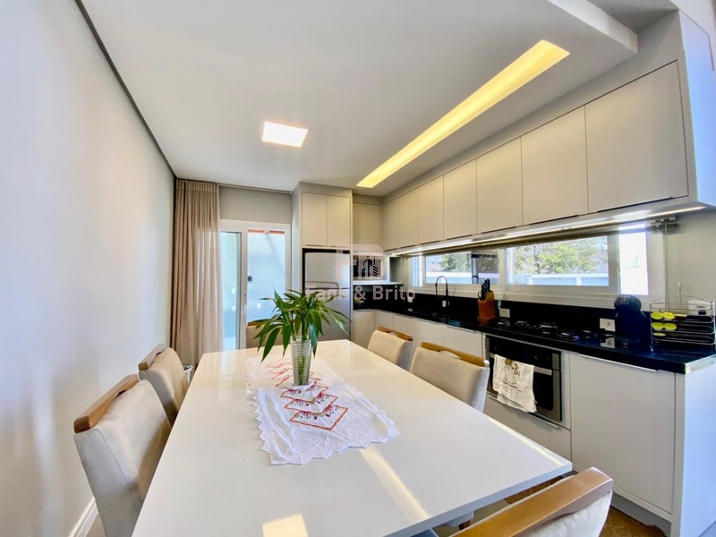 CASA DE ESQUINA COM 3 DORMITÓRIOS, PRÓXIMO AO MAR!: 14ª foto da galeria de imagens do imóvel