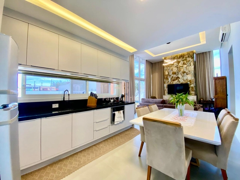 CASA DE ESQUINA COM 3 DORMITÓRIOS, PRÓXIMO AO MAR!: 13ª foto da galeria de imagens do imóvel