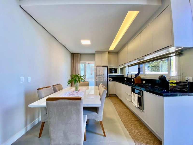 CASA DE ESQUINA COM 3 DORMITÓRIOS, PRÓXIMO AO MAR!: 15ª foto da galeria de imagens do imóvel