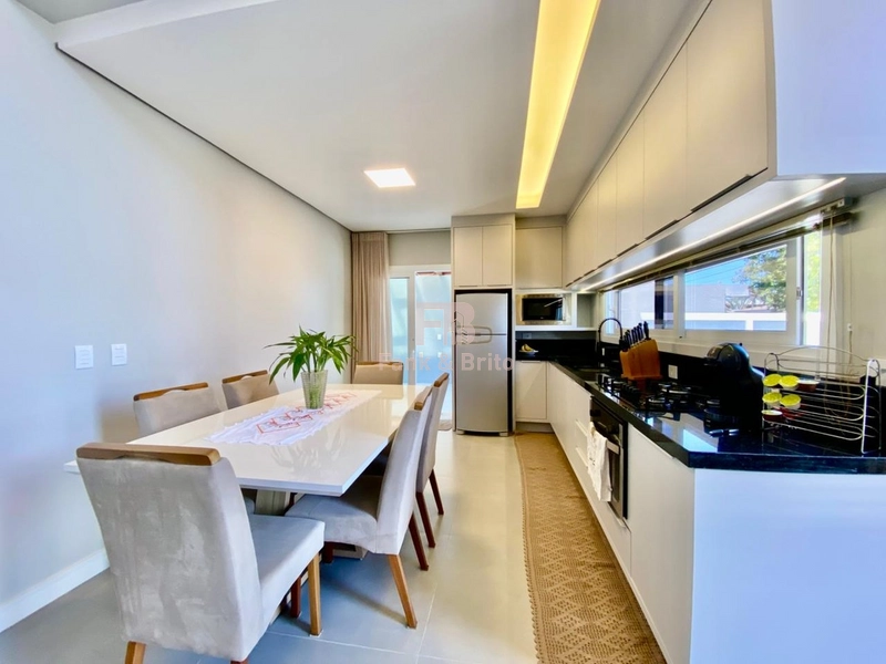 CASA DE ESQUINA COM 3 DORMITÓRIOS, PRÓXIMO AO MAR!: 11ª foto da galeria de imagens do imóvel