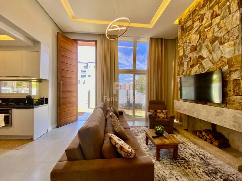 CASA DE ESQUINA COM 3 DORMITÓRIOS, PRÓXIMO AO MAR!: 3ª foto da galeria de imagens do imóvel