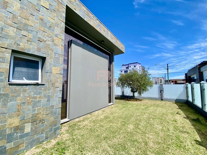 CASA DE ESQUINA COM 3 DORMITÓRIOS, PRÓXIMO AO MAR!: 42ª foto da galeria de imagens do imóvel
