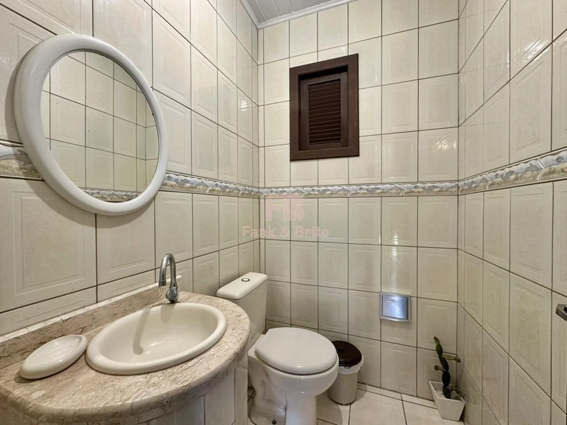 CASA COM 3 TERRENOS APENAS 2 QUADRAS DO MAR: 11ª foto da galeria de imagens do imóvel