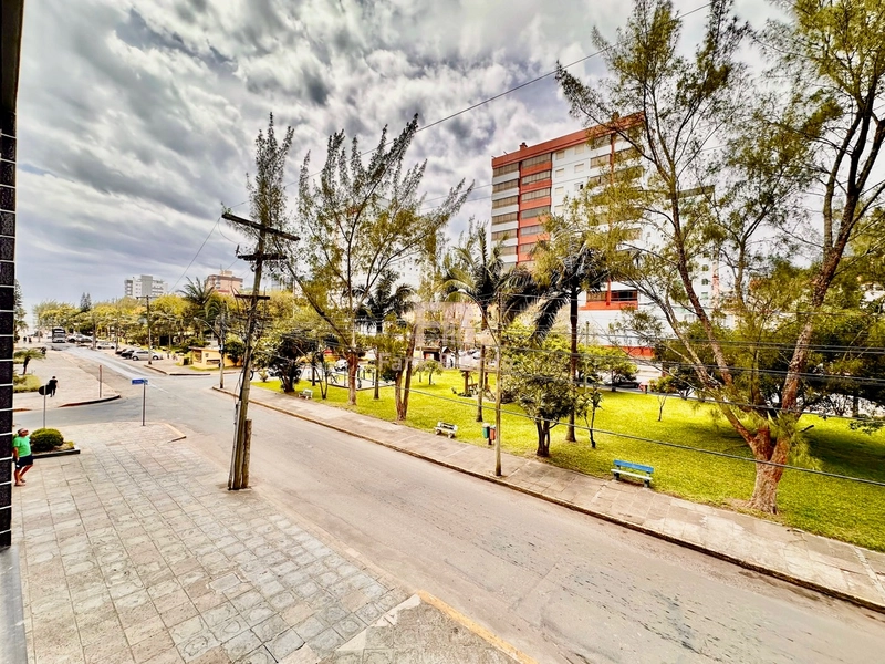 SACADA DE FRENTE PARA A PRAÇA DA FLÁVIO BOIANÓVSKI.: 27ª foto da galeria de imagens do imóvel