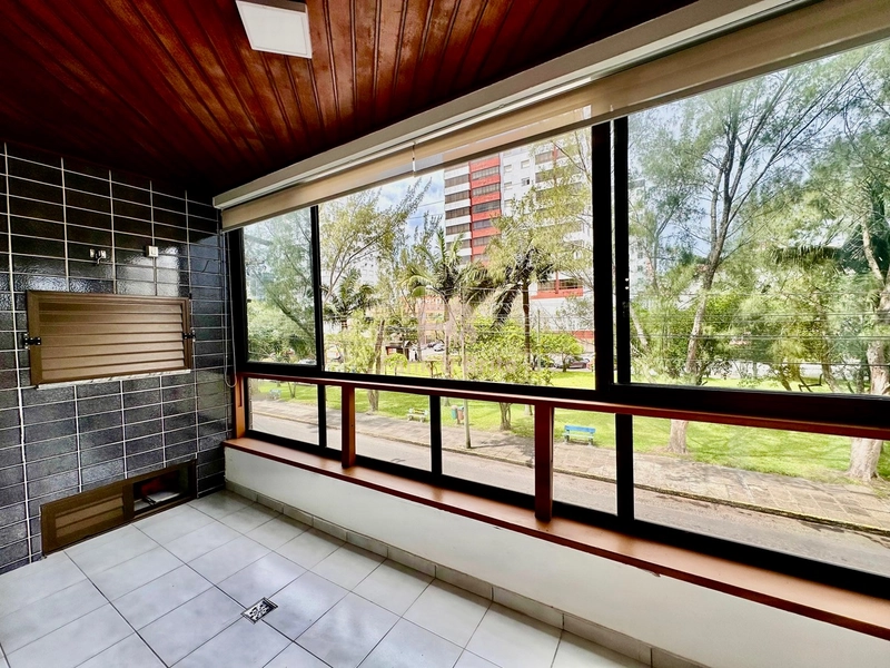 SACADA DE FRENTE PARA A PRAÇA DA FLÁVIO BOIANÓVSKI.: 1ª foto da galeria de imagens do imóvel
