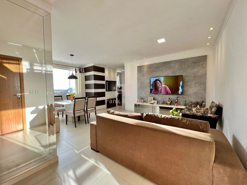 Apartamento à Venda - 2 Dormitórios (1 Suíte): 2ª foto da galeria de imagens do imóvel