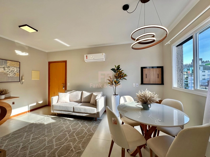 VENDE APARTAMENTO MOBILIADO POUCOS METROS DO MAR: 3ª foto da galeria de imagens do imóvel