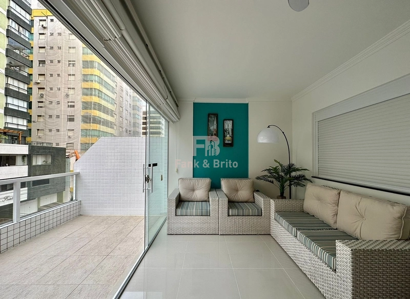 DECORADO COM TERRAÇO DE FRENTE, SOL DA MANHÃ, 01 QUADRA DO MAR.: 10ª foto da galeria de imagens do imóvel