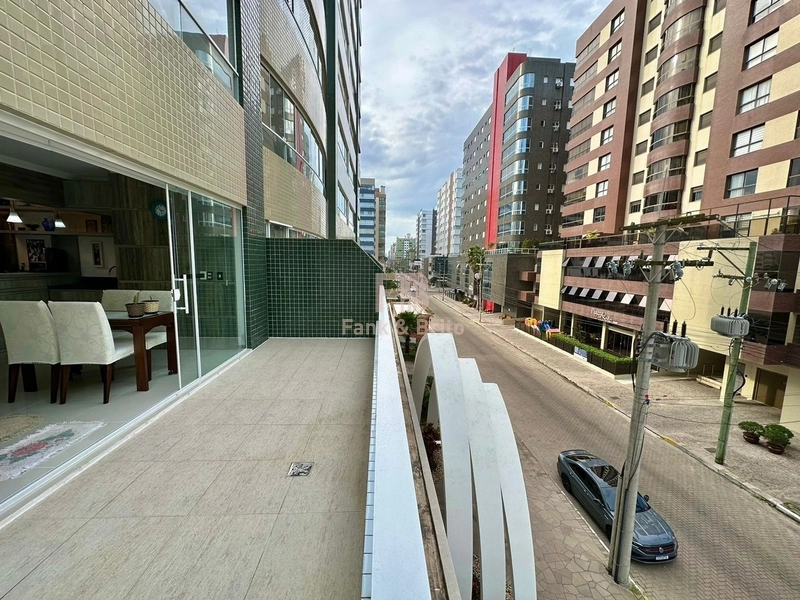 DECORADO COM TERRAÇO DE FRENTE, SOL DA MANHÃ, 01 QUADRA DO MAR.: 9ª foto da galeria de imagens do imóvel
