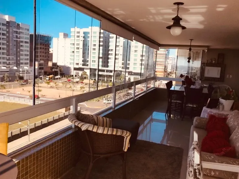 CASA SUSPENSA: 5ª foto da galeria de imagens do imóvel