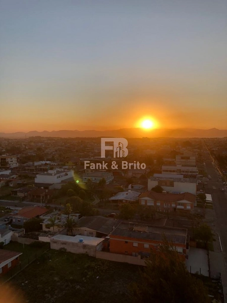 JUNTO A PRAÇA, POUCOS PASSOS DO MAR, JUNTO A TODO COMÉRCIO LOCAL: 47ª foto da galeria de imagens do imóvel