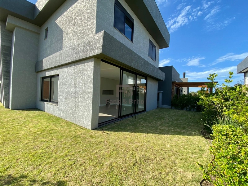 CASA A VENDA EM CONDOMINIO FECHADO: 2ª foto da galeria de imagens do imóvel