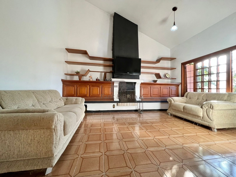 CASA A VENDA EM ZONA RESIDENCIAL EM CAPÃO DA CANOA: 4ª foto da galeria de imagens do imóvel