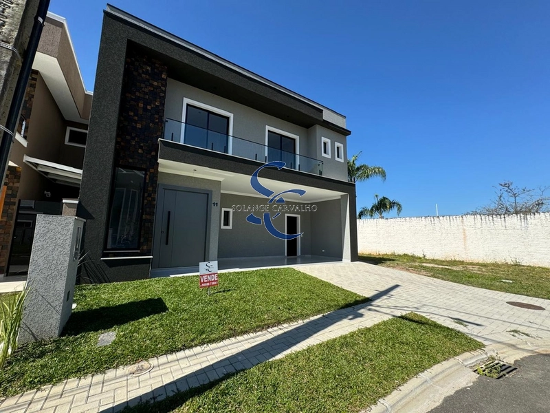 Casa no condomínio no Umbará