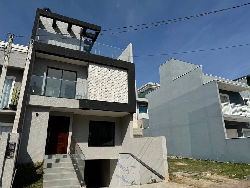 Sobrado em condomínio no Pinheirinho: 1ª foto da galeria de imagens do imóvel