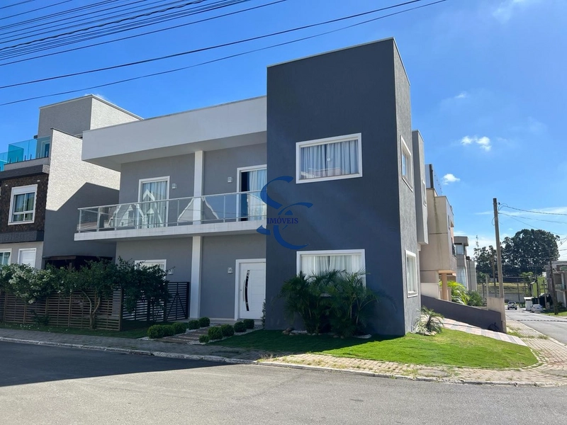 Casa em condomínio no Umbará