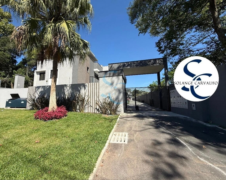 Sobrado em condomínio no Umbará