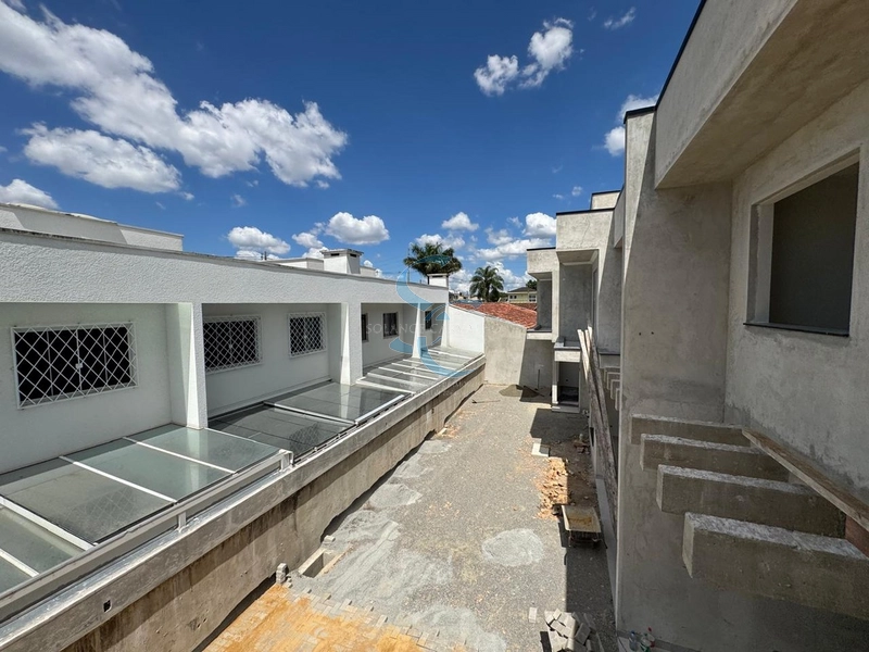 SOBRADO LOCALIZADO NO PINHEIRINHO: 31ª foto da galeria de imagens do imóvel